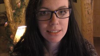 Schöne Lilith – Das Sperma deines Vaters funktioniert nicht, ich brauche deins!