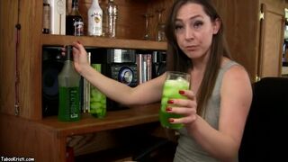 Tabu-Milf Kristi – Betrink dich und fick deine Mutter