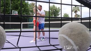 SPYFAM - Stiefbruder gibt der geilen Stiefschwester Tennisunterricht