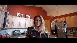 Coco Vandi - La mamma fa al figlio un regalo per la mattina di Natale