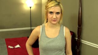 Fifi Foxx - Heiße Stiefschwester wird dazu verleitet, einen Blowjob zu geben