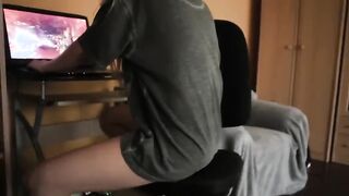 Gamer-Schwester strebt nach tiefem Analsex