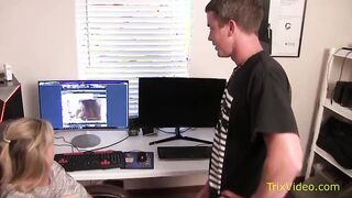 Paris Rose – Mama wird beim Ficken ihres Sohnes bei der Arbeit erwischt