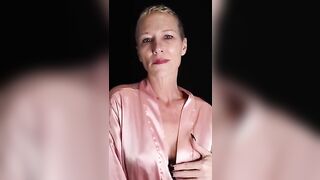 KikiDeez – Komm in deine Mutter