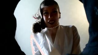 Maîtresse Mona Dair - Maman a dû mettre son vilain garçon dans un puits