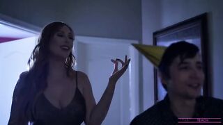 Lauren Phillips – Ich halte meinen Sohn bis Mitternacht wach