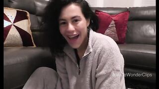 Natalie Wonder - Maman est toujours une femme si agréable et accueillante