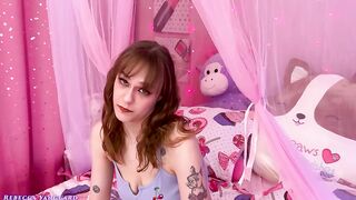 Rebecca Vanguard – Bruder fickt seine Schwester, während sie feststeckt