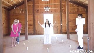 Ashley Wolf & Aaliyah Love – Die Liebe hereinlassen