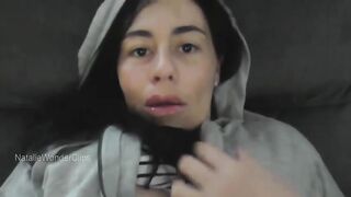 Natalie Wonder - Scopa la mamma sul divano