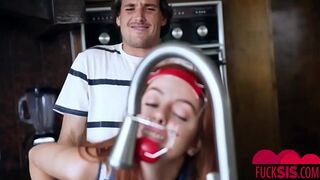 Cleo Bardot, Tyler Nixon in der Kopfbedeckung Hottie