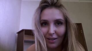 Heiße Mutter hat ihren Sohn in einem billigen Hotel gefickt, um ihren Mann zu ärgern