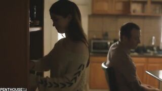 Evelyn Claire unterwirft sich ihrem Bruder