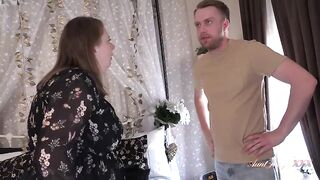 Tante Judy's – Rachel erwischt ihren Sohn beim Durchgehen ihrer sexy Selfies