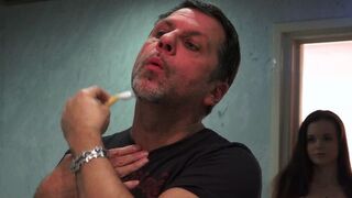 Père divorcé et sa jolie fille