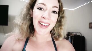 Sasha Curves - La pequeña ayudante de mamá