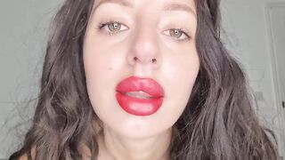 Tätowierte Verführerin – ASMR Mommy Kisses