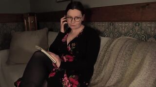 Lo que mamá encontró debajo de la cama - Bettie Bondage