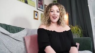 माँ-तुम्हें-हनी-बर्डेट-हॉल के साथ आकर्षित करती है