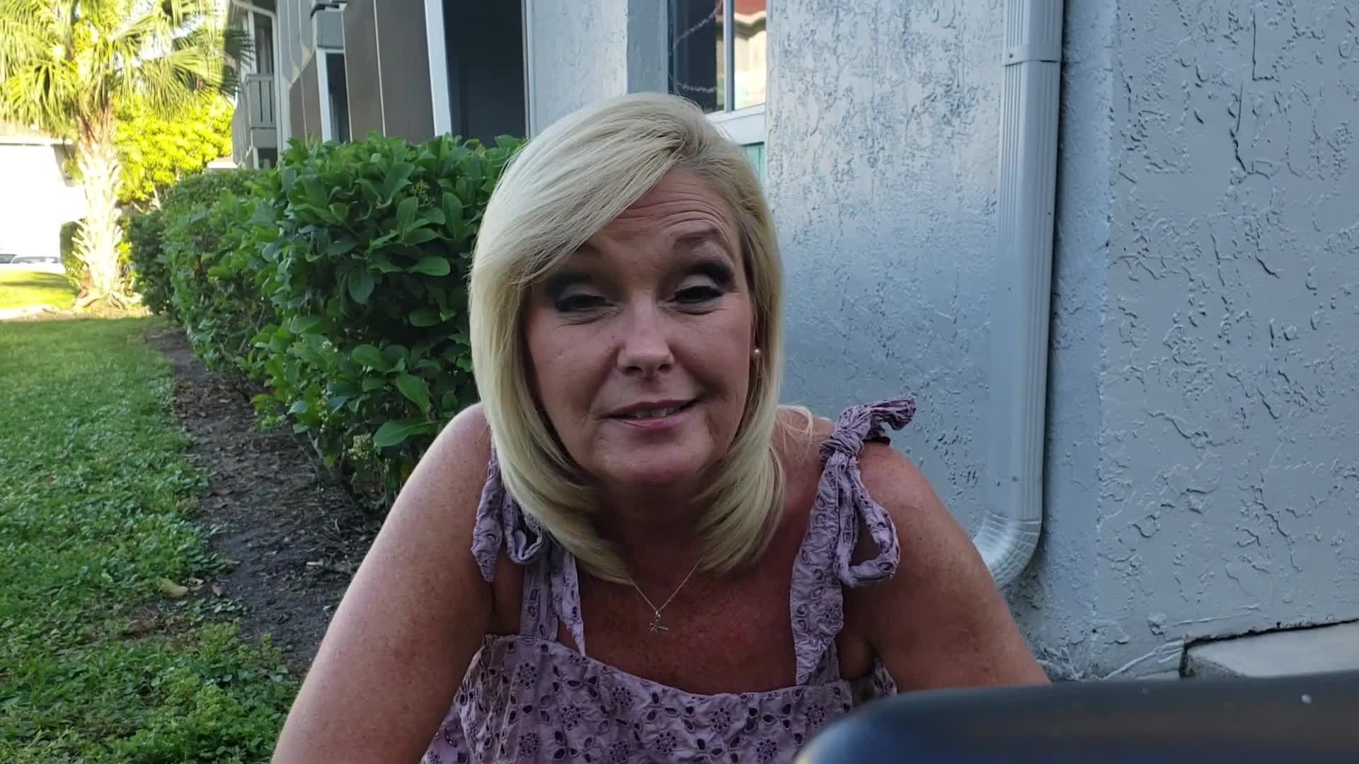 Frau Paris und Freunde